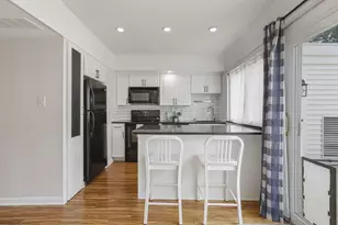 952 Chatham Ln, Columbus, OH 43221 - Photo 5