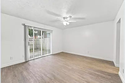126 Tarryton Court E #4D, Columbus, OH 43228 - Photo 3