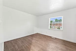 126 Tarryton Ct E, Columbus, OH 43228 - Photo 17