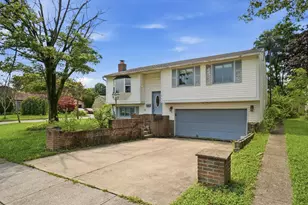 555 Fox Ridge St, Columbus, OH 43228 - Photo 1