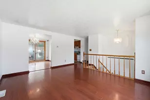 555 Fox Ridge St, Columbus, OH 43228 - Photo 9