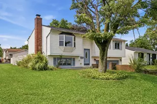 555 Fox Ridge St, Columbus, OH 43228 - Photo 3