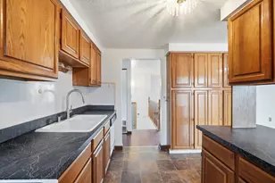 555 Fox Ridge St, Columbus, OH 43228 - Photo 15
