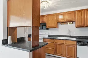 555 Fox Ridge St, Columbus, OH 43228 - Photo 13