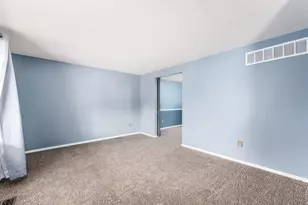 5960 Winterberry Dr, Galloway, OH 43119 - Photo 7
