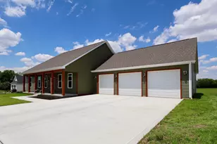 1564 Brooke Park Dr, Circleville, OH 43113 - Photo 3