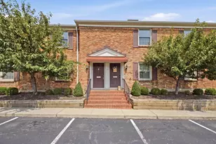 952 Chatham Ln, Columbus, OH 43221 - Photo 1