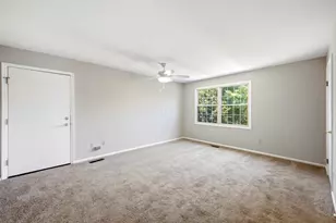952 Chatham Ln, Columbus, OH 43221 - Photo 13
