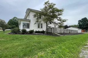 902 Dayton Ave NW, Washington Court House, OH 43160 - Photo 3