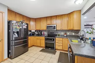 2389 Maple Hedge Way, Columbus, OH 43219 - Photo 11