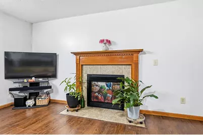 2389 Maple Hedge Way, Columbus, OH 43219 - Photo 9