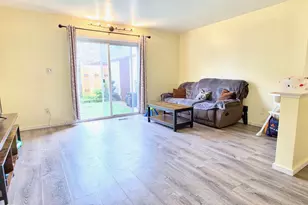 2375 Woodbrook Cir S, Columbus, OH 43223 - Photo 3