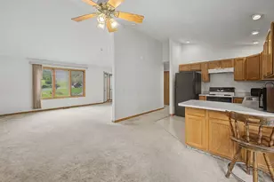 707 Greenbriar Cir, Howard, OH 43028 - Photo 5