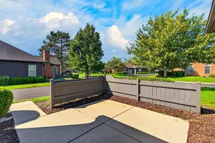 2536 Trotterslane Dr, Columbus, OH 43235 - Photo 3