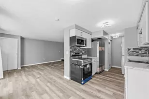 2467 Burgandy Ln, Columbus, OH 43232 - Photo 3