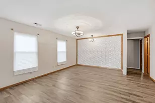 786 Crevis Ln, Columbus, OH 43228 - Photo 5