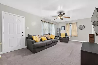 392 Weymouth Lane, Columbus, OH 43228 - Photo 3