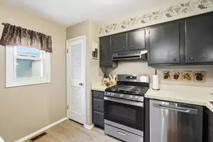 639 Dlyn St, Columbus, OH 43228 - Photo 9
