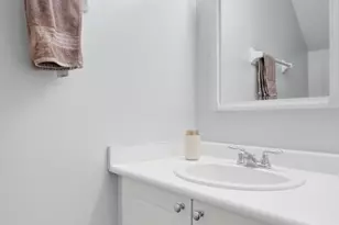 4643 Parrau Dr, Columbus, OH 43228 - Photo 13