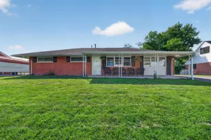 899 W Stephen Dr W, Columbus, OH 43204 - Photo 1