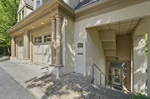 296 Walhalla Rd, Columbus, OH 43202 - Photo 3
