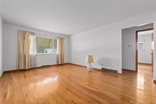 5668 Crawford Dr, Columbus, OH 43229 - Photo 3