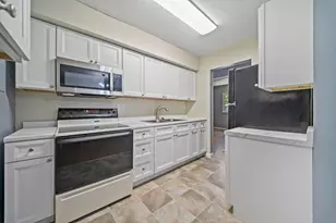 2844 Pamella Dr, Columbus, OH 43207 - Photo 13