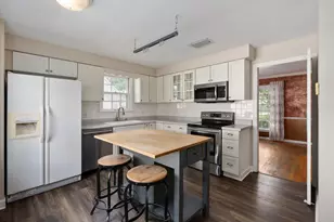 1640 Barrington Rd, Columbus, OH 43221 - Photo 9