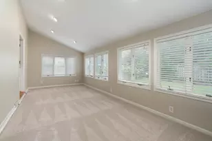 1640 Barrington Rd, Columbus, OH 43221 - Photo 15