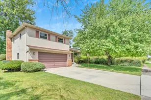 5297 Sandalwood Ct, Columbus, OH 43229 - Photo 3
