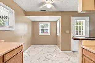 2049 Jermain Dr, Columbus, OH 43219 - Photo 13