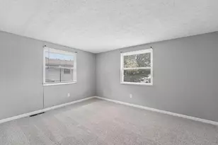 699 Cherry Hollow Rd, Columbus, OH 43228 - Photo 15