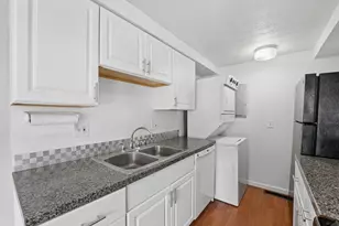 699 Cherry Hollow Rd, Columbus, OH 43228 - Photo 11