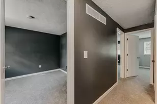 2853 Avati Dr, Columbus, OH 43207 - Photo 21