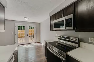 2853 Avati Dr, Columbus, OH 43207 - Photo 17