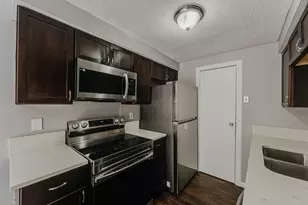 2853 Avati Dr, Columbus, OH 43207 - Photo 15