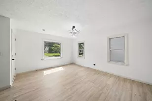 2476 Argyle Dr, Columbus, OH 43219 - Photo 5
