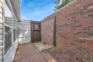 631 Simbury St, Columbus, OH 43228 - Photo 27