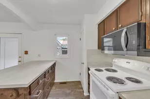 631 Simbury St, Columbus, OH 43228 - Photo 9