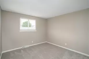 3461 Dillward Dr, Columbus, OH 43219 - Photo 15
