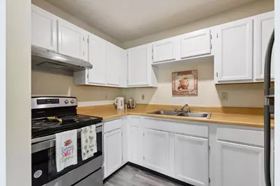 5885 Beechcroft Road #302, Columbus, OH 43229 - Photo 11