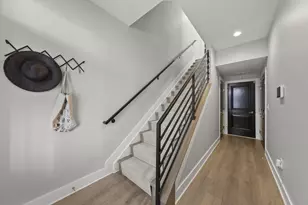 1239 Cromartie Ln, Columbus, OH 43201 - Photo 3