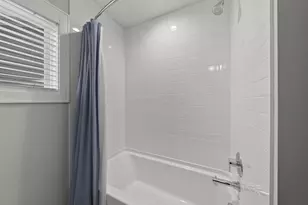 1239 Cromartie Ln, Columbus, OH 43201 - Photo 35