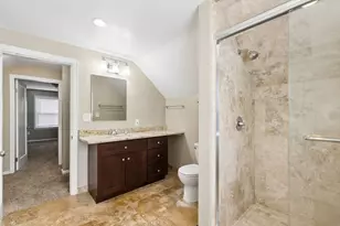 557 E Royal Forest Blvd, Columbus, OH 43214 - Photo 15