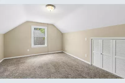 557 E Royal Forest Boulevard, Columbus, OH 43214 - Photo 11
