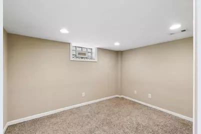 557 E Royal Forest Boulevard, Columbus, OH 43214 - Photo 23