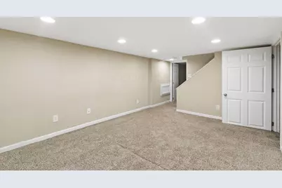 557 E Royal Forest Boulevard, Columbus, OH 43214 - Photo 27