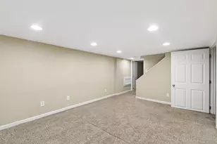 557 E Royal Forest Blvd, Columbus, OH 43214 - Photo 27