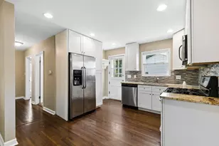 557 E Royal Forest Blvd, Columbus, OH 43214 - Photo 7