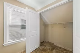 557 E Royal Forest Blvd, Columbus, OH 43214 - Photo 13